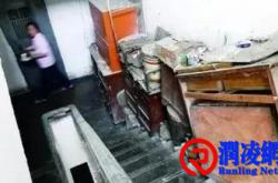 楼道堆杂物，堆的是私心，谋的是私利，害的是性命，触犯的是法律！